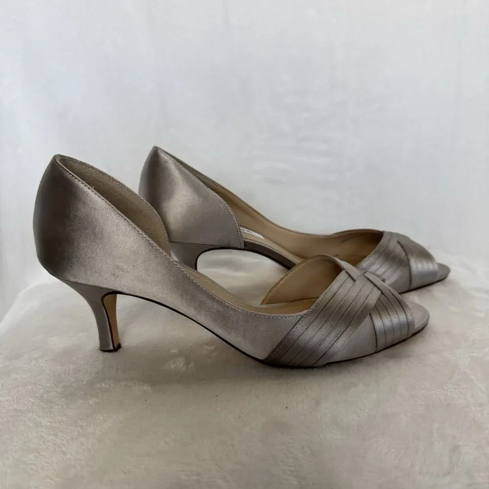Nina women peep